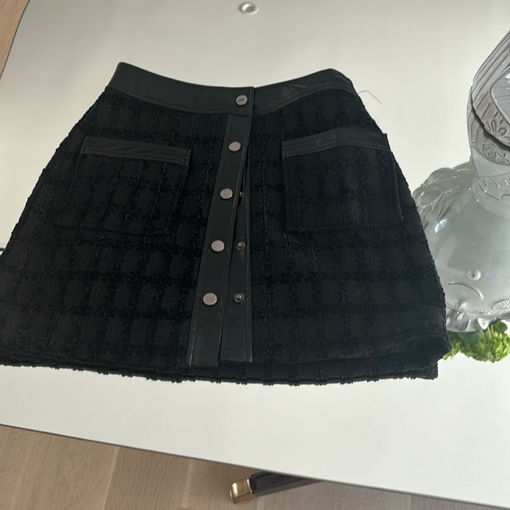 Size small snapping skirt